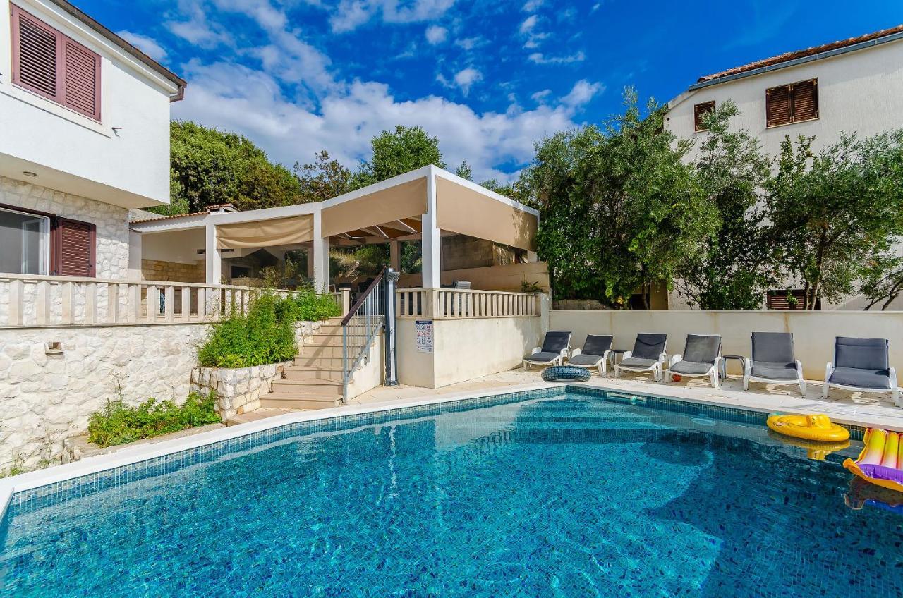 Damjan Villa *